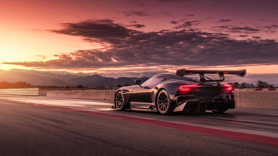  Aston Martin Vulcan 2016 года  (фото 16 из 38)